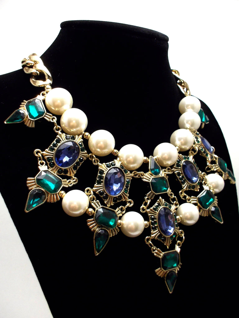 Luxe Chunky Pearl & Deco Jeweled Statement Necklace- Emerald & Sapphire