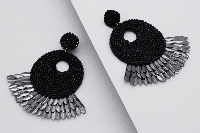 Marissa Shell Spike Earrings- Black